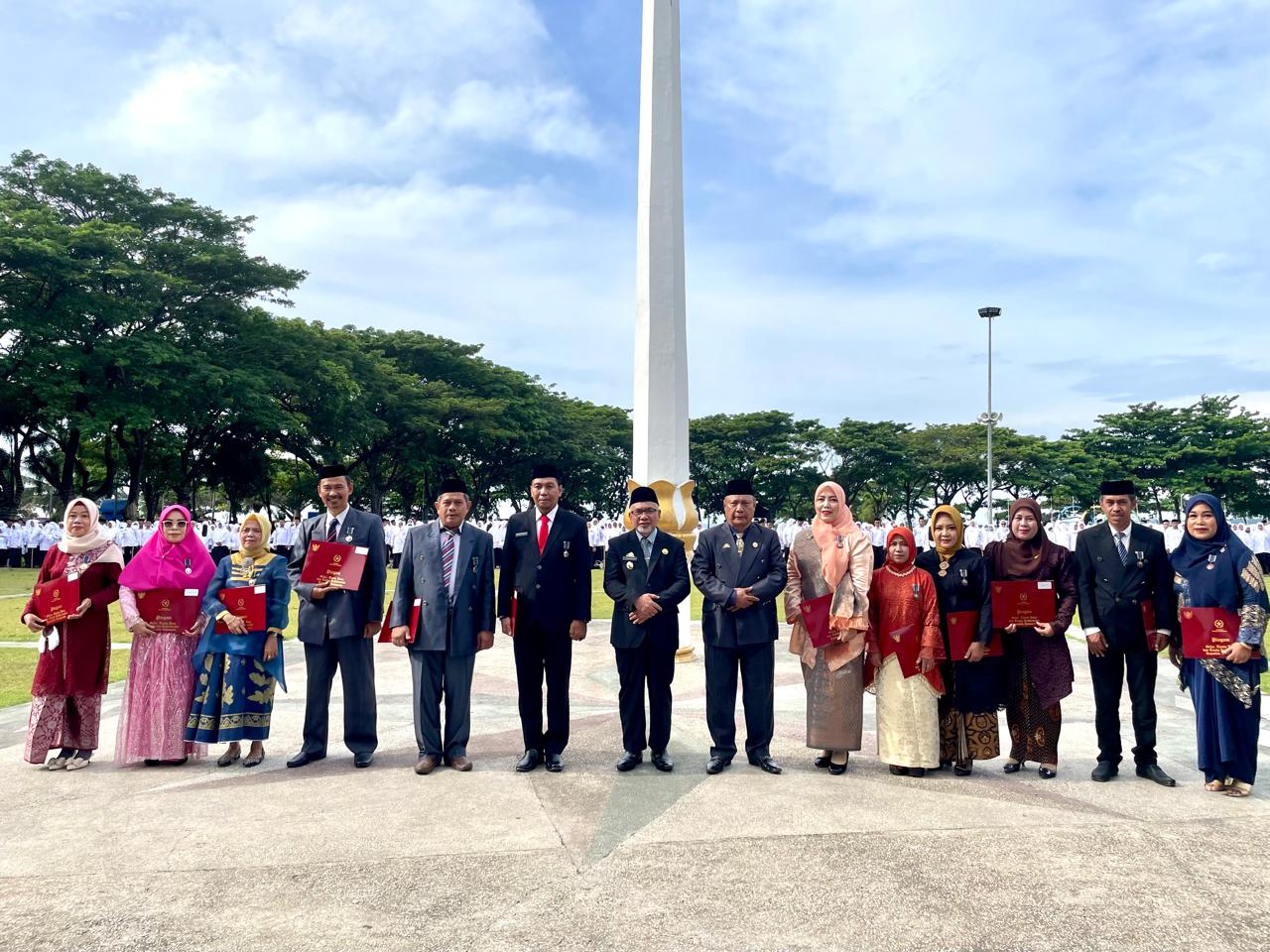 14 ASN Kemenag Bantaeng Terima Satyalencana Pada Upacara HAB ke-80 di Lapangan Pantai Seruni pada Sabtu, 03 Januari 2026 (Foto: Humas Kemenag Bantaeng)