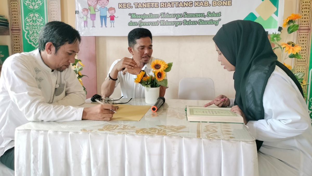 Fadliah, CPPPK Tekinis pada Kantor Kemenag Bone tes mengaji di KUA Tanete Riattang