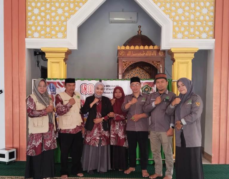 Peserta lomba adzan dan hafalan surah pendek tingkat SMP/MTs memeriahkan HUT RI ke-80 di Masjid Bani Hasan, Kecamatan Cenrana, yang digelar oleh Penyuluh Agama Islam KUA Cenrana.