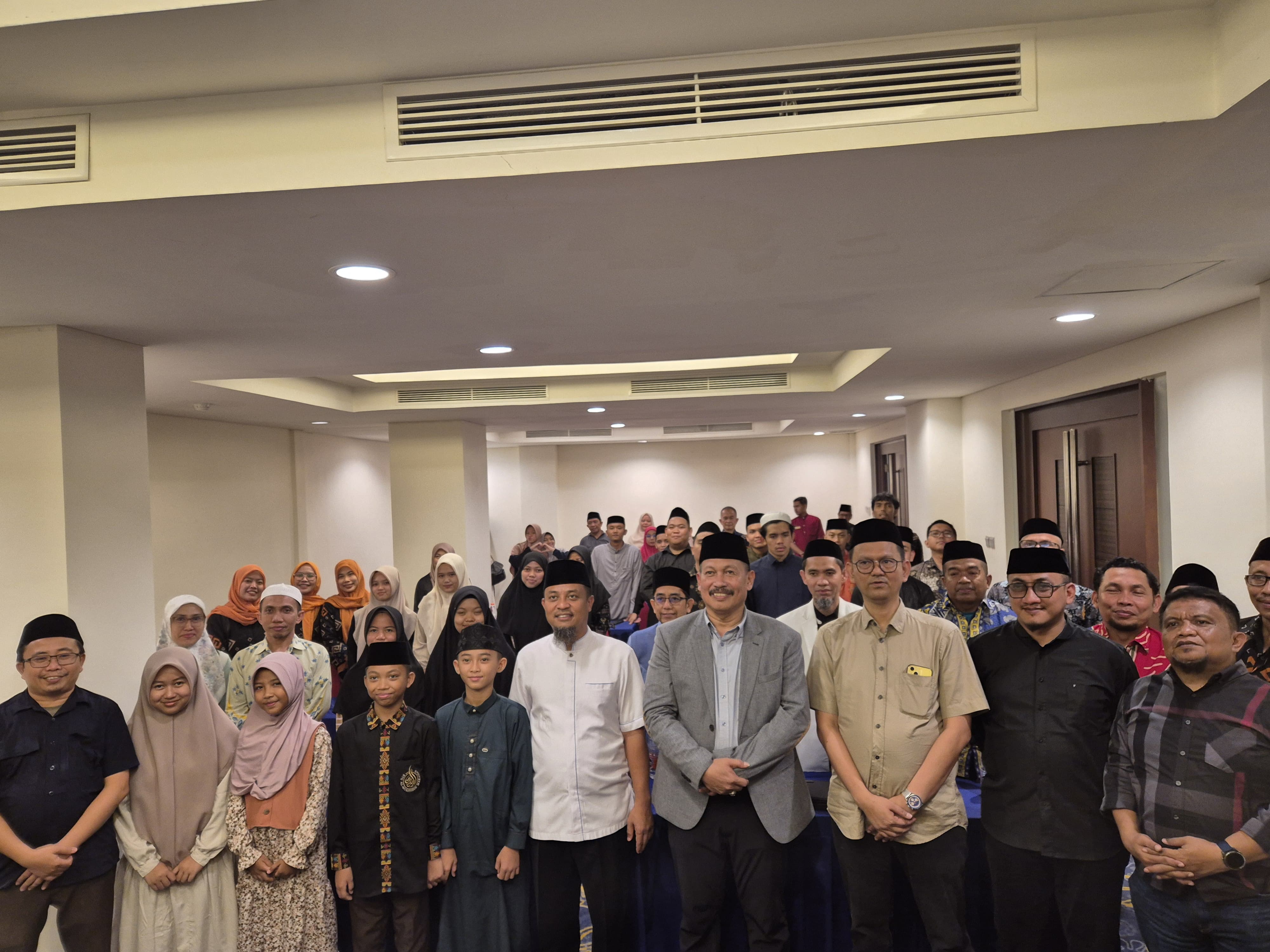 Gubernur dan Kakanwil Kemenag Sulsel Kunjungi Kafilah Sulsel di STQH Nasional 2025 Kendari