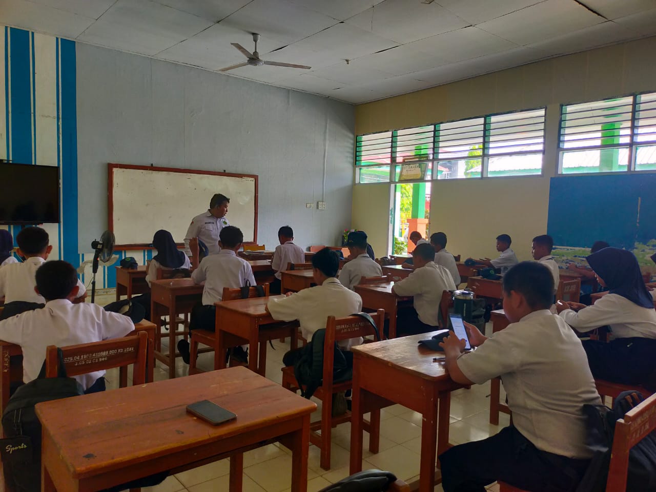 Suasana Asesmen Akhir Semester di MTsN 2 Bone, Senin (24/11/2025)