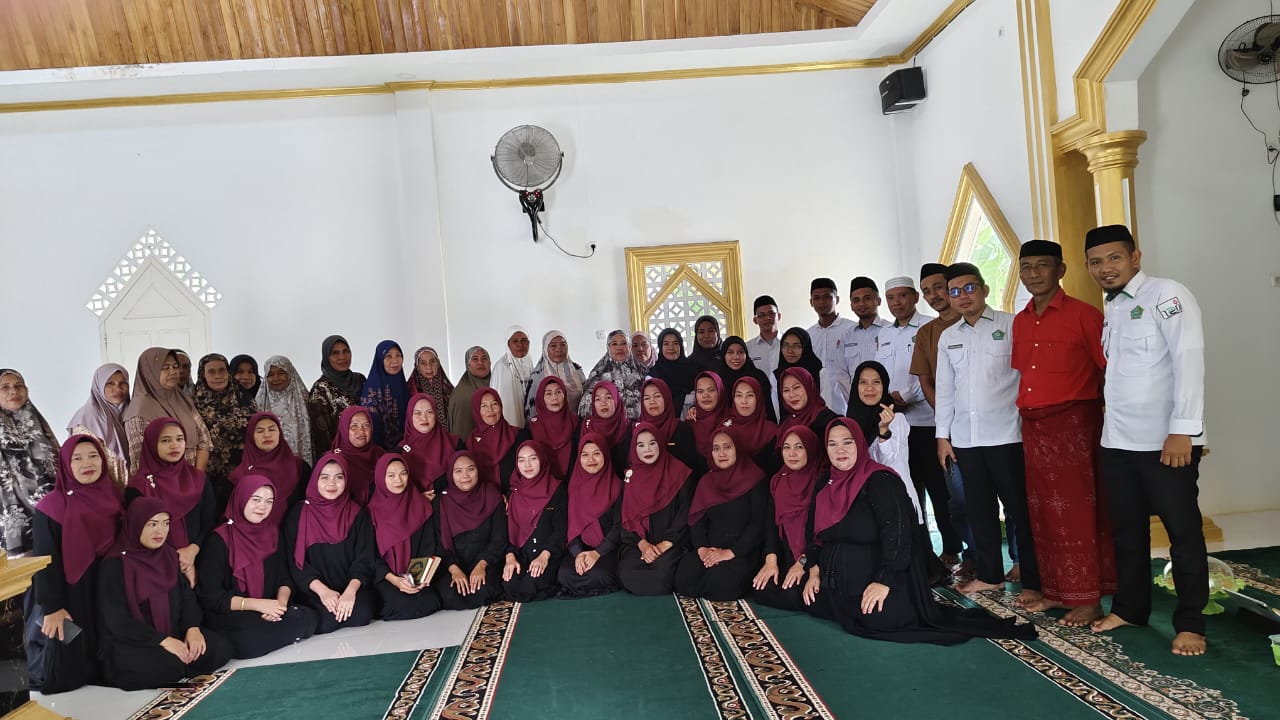 Foto bersama anggota Majelis Taklim