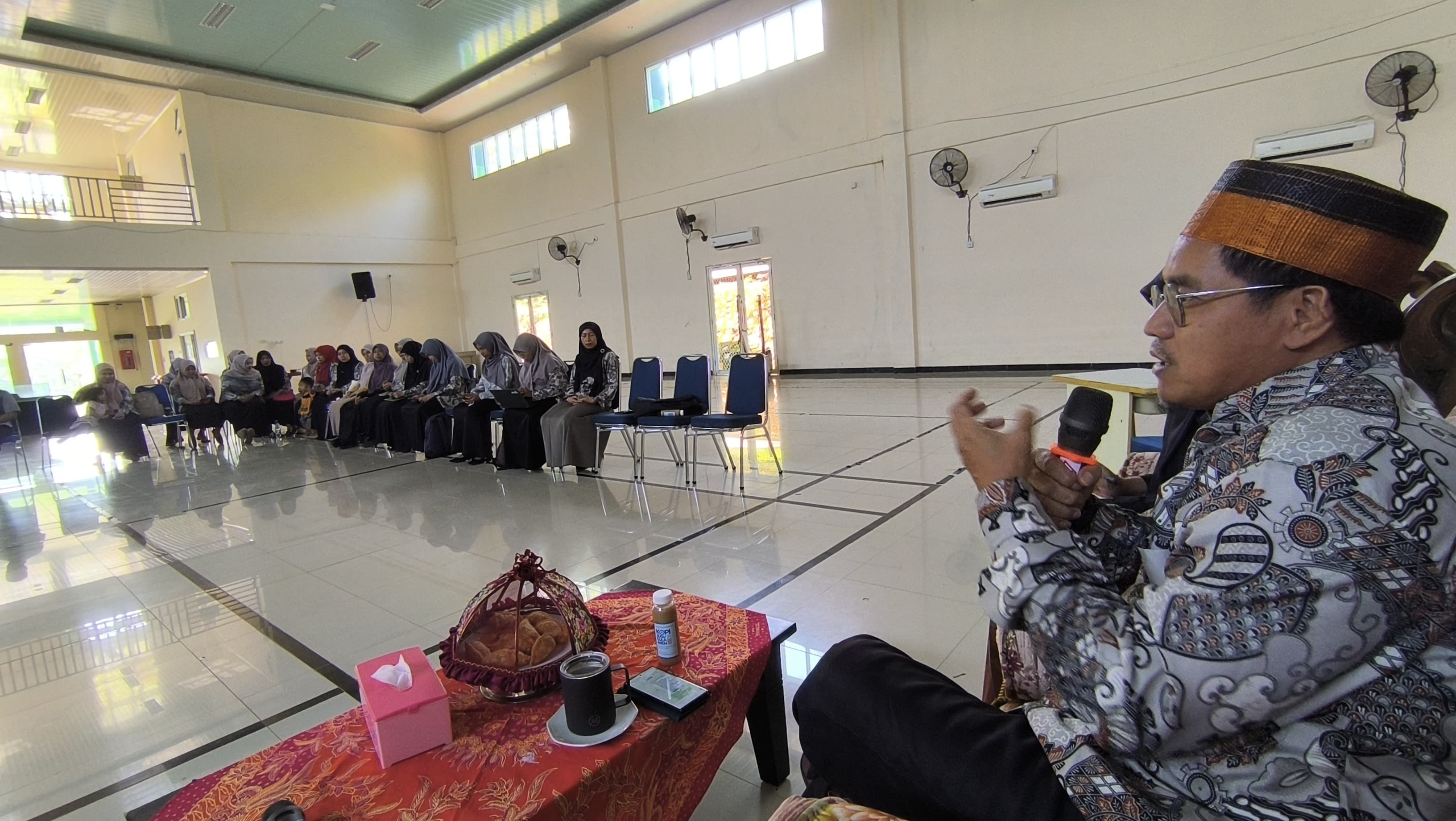 Kamad beri arahan
