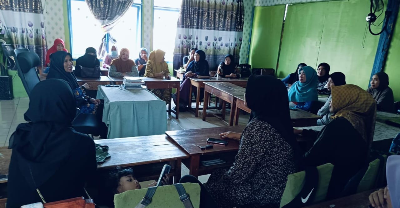 Sosialisasi oleh salah seorang guru, Milawati