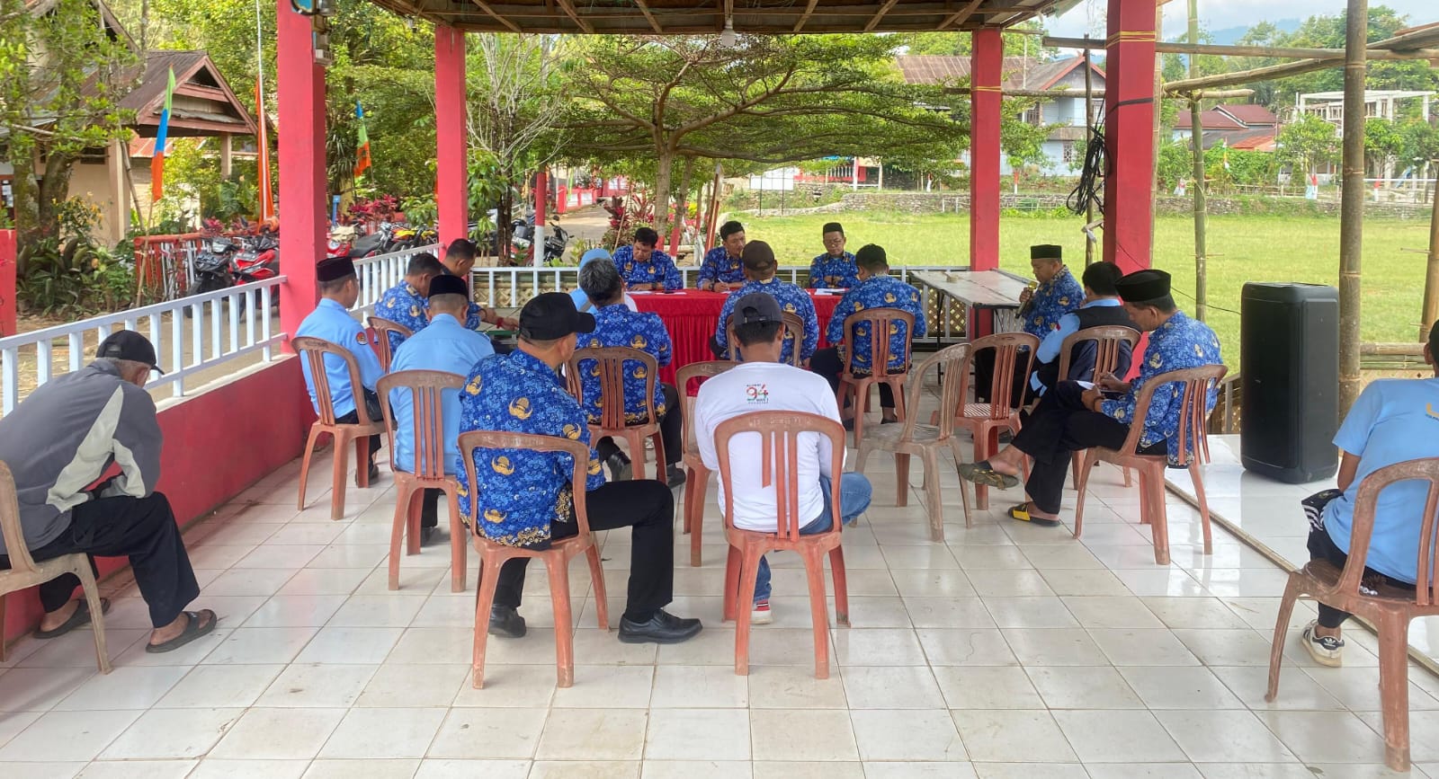 Suasana rapat panitia lokal