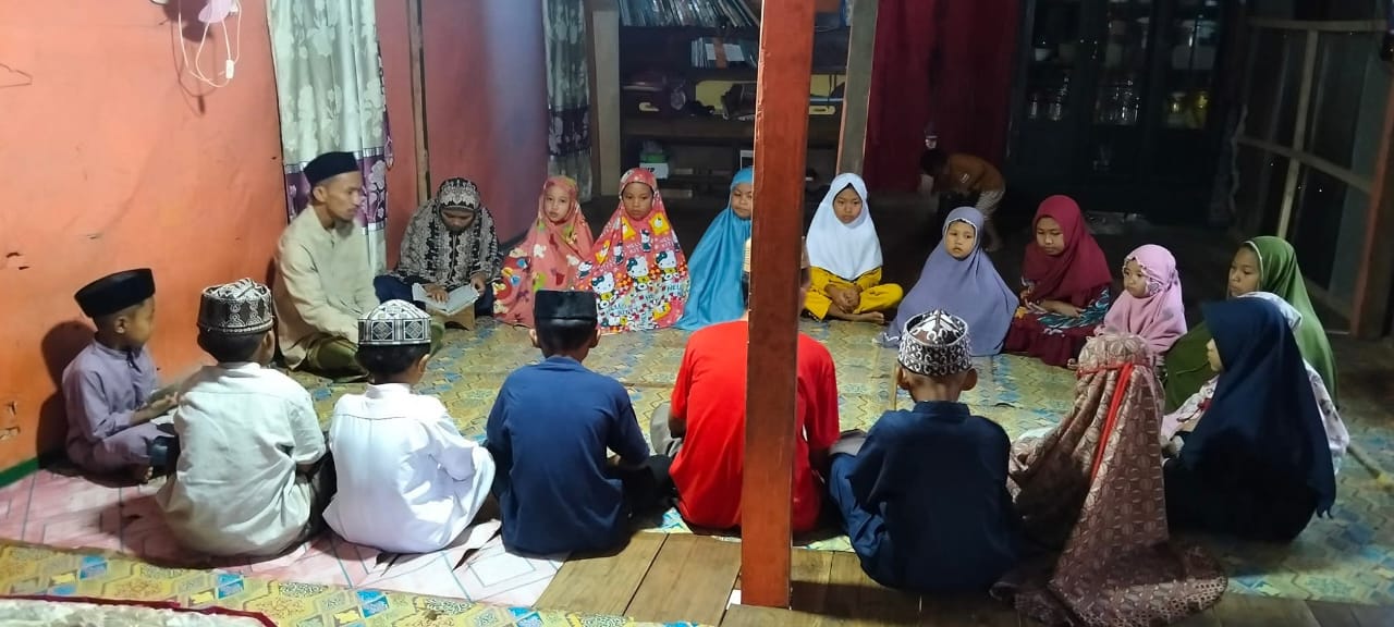 Lukman bersama TPQ binaan