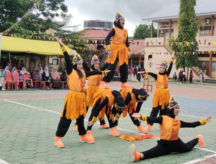 Tim Senam MTsN 1 Bone sukses meraih Juara 1 pada Lomba Senam Kreasi tingkat SMP/MTS se-Kabupaten Bone