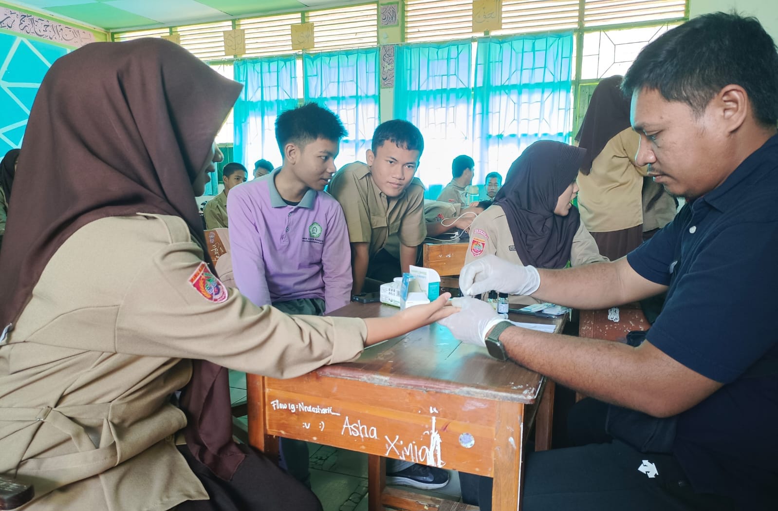 Pengecekan Golongan Darah Siswa MAN 2 Kota Parepare