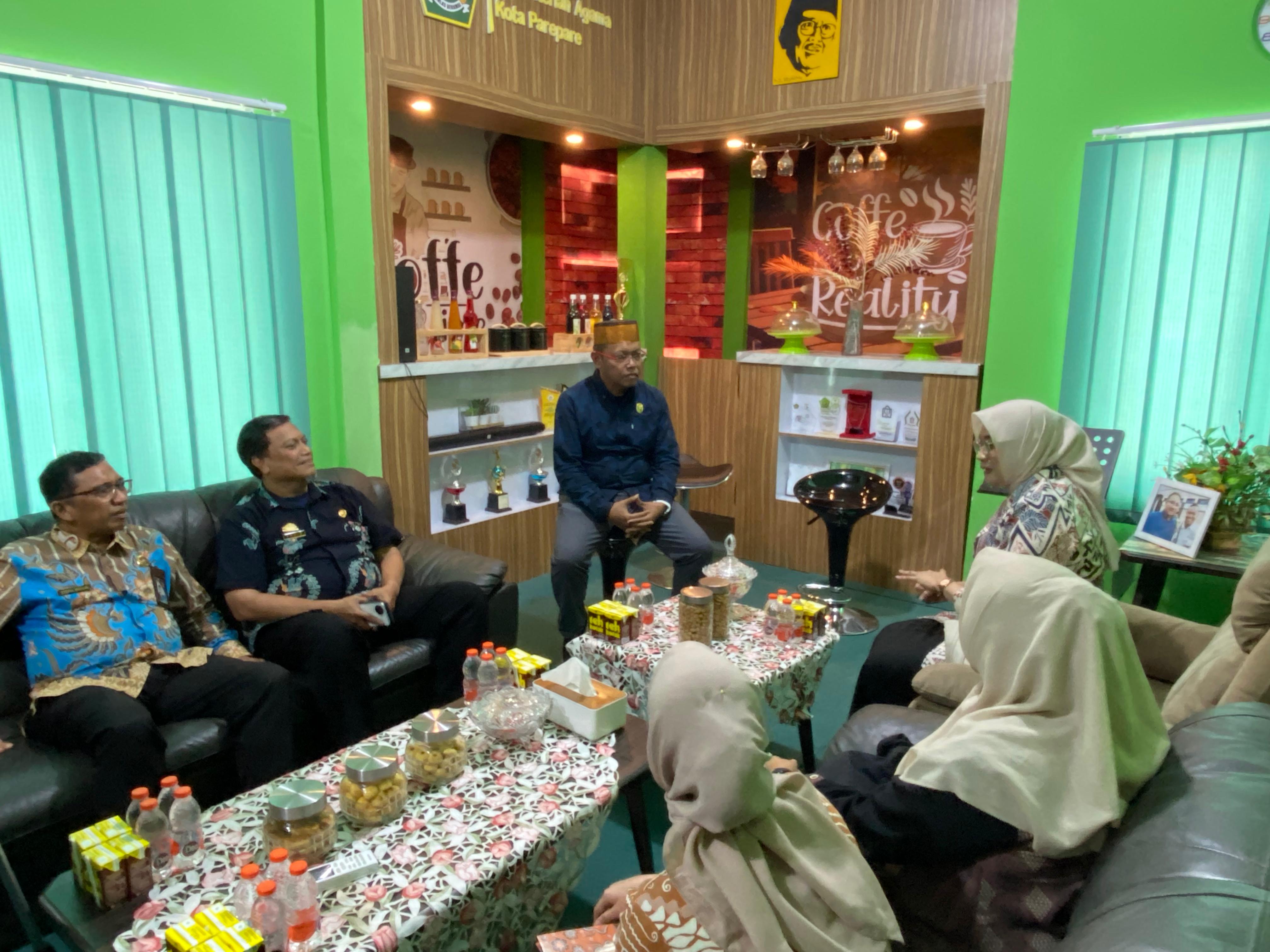 Kakan Kemenag Parepare Audiensi dengan  Bawaslu