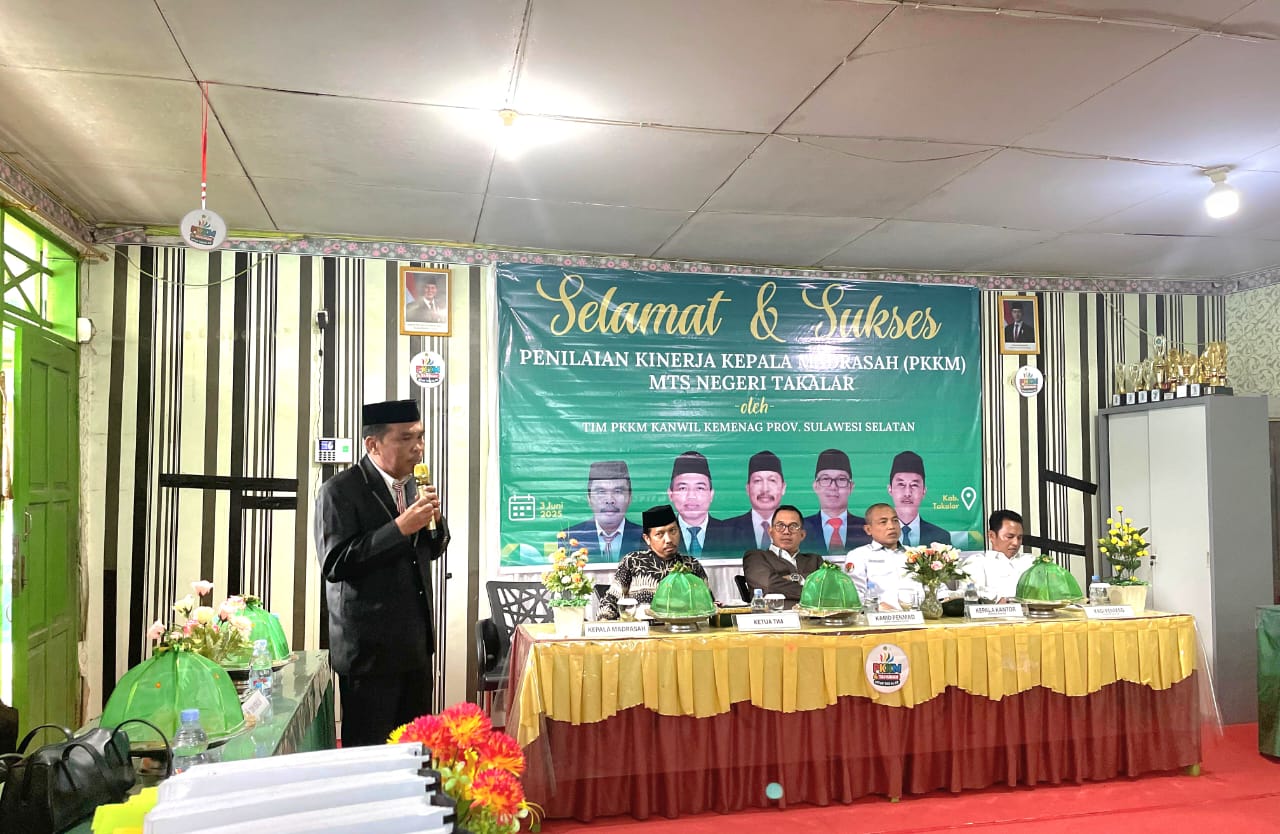 Kabid Penmad Kanwil Kemenag Sulsel bersama Kepala Kantor Kemenag Takalar pada kegiatan PKKM MTsN Takalar