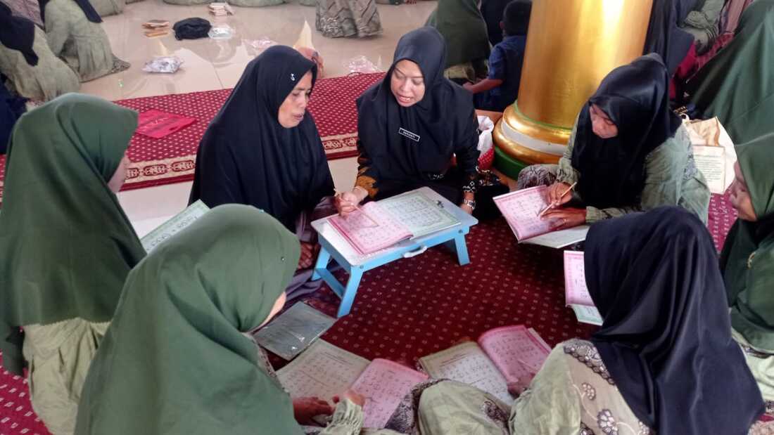 Pengajian rutin MT.Nur Zahwa Watang Padacenga