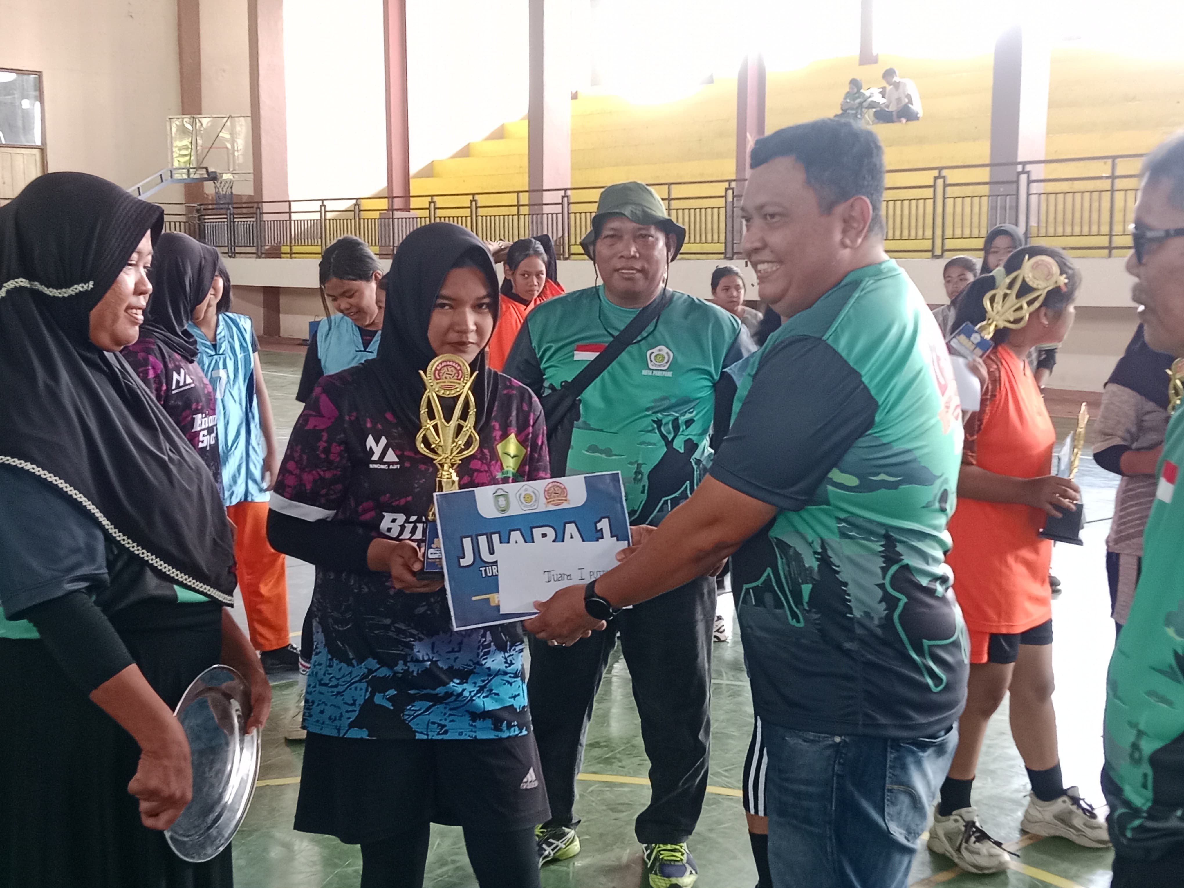 Tim Sepak Takraw Putri MAN 1 Parepare Juara I