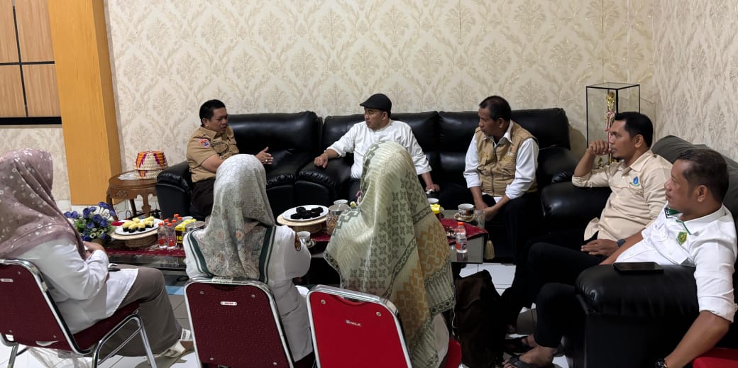 Pertemuan serius tapi santai