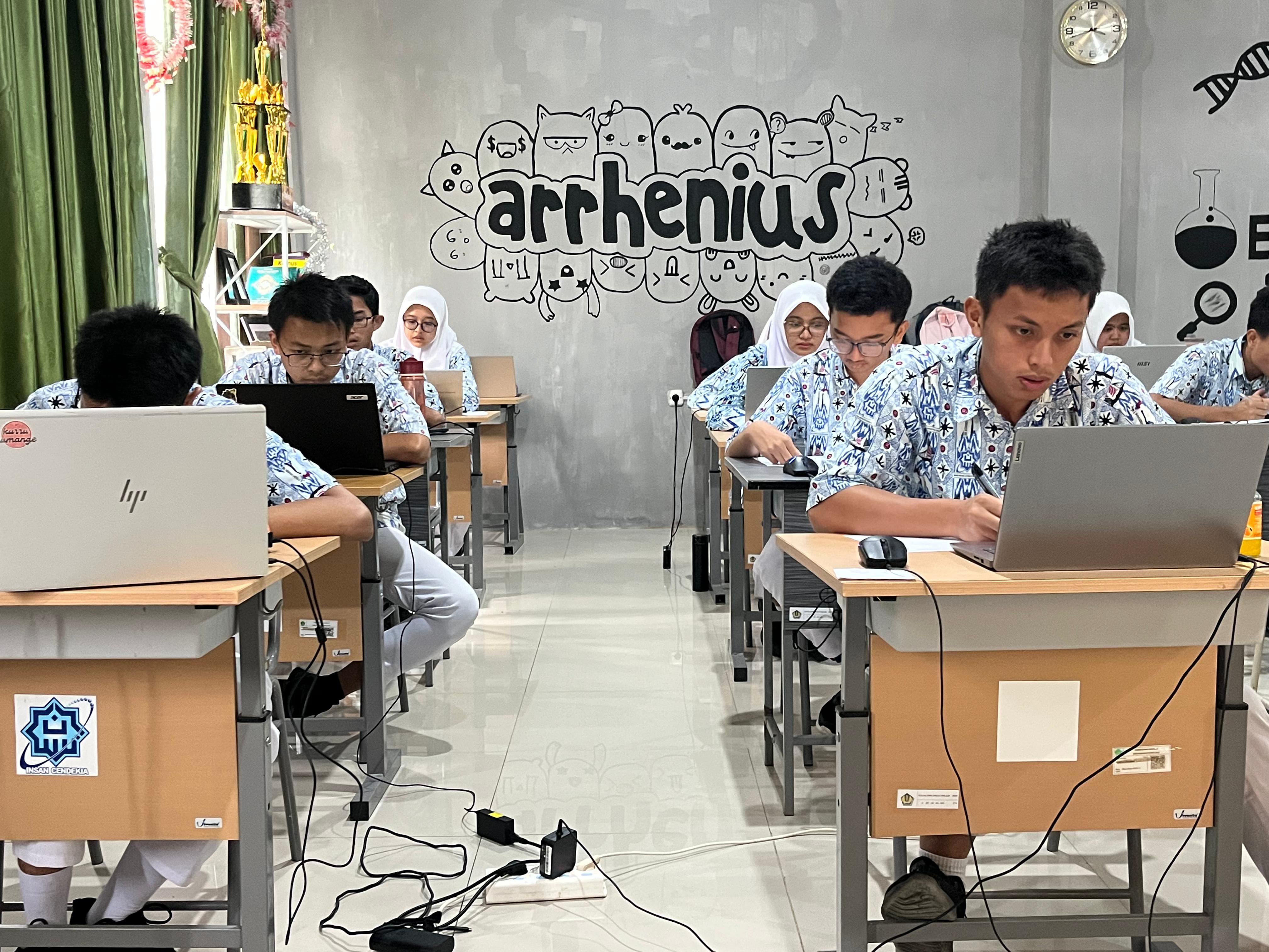 Fokus, siswa MAN IC di hari pertama OSNK