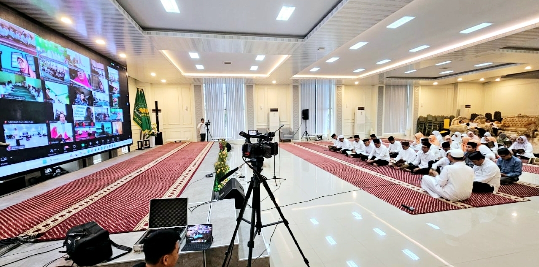 Puluhan Ribu Pegawai Kemenag Sulsel Berpatisipasi dalam Indonesia Khatam Al Qur'an 350.000 Kali