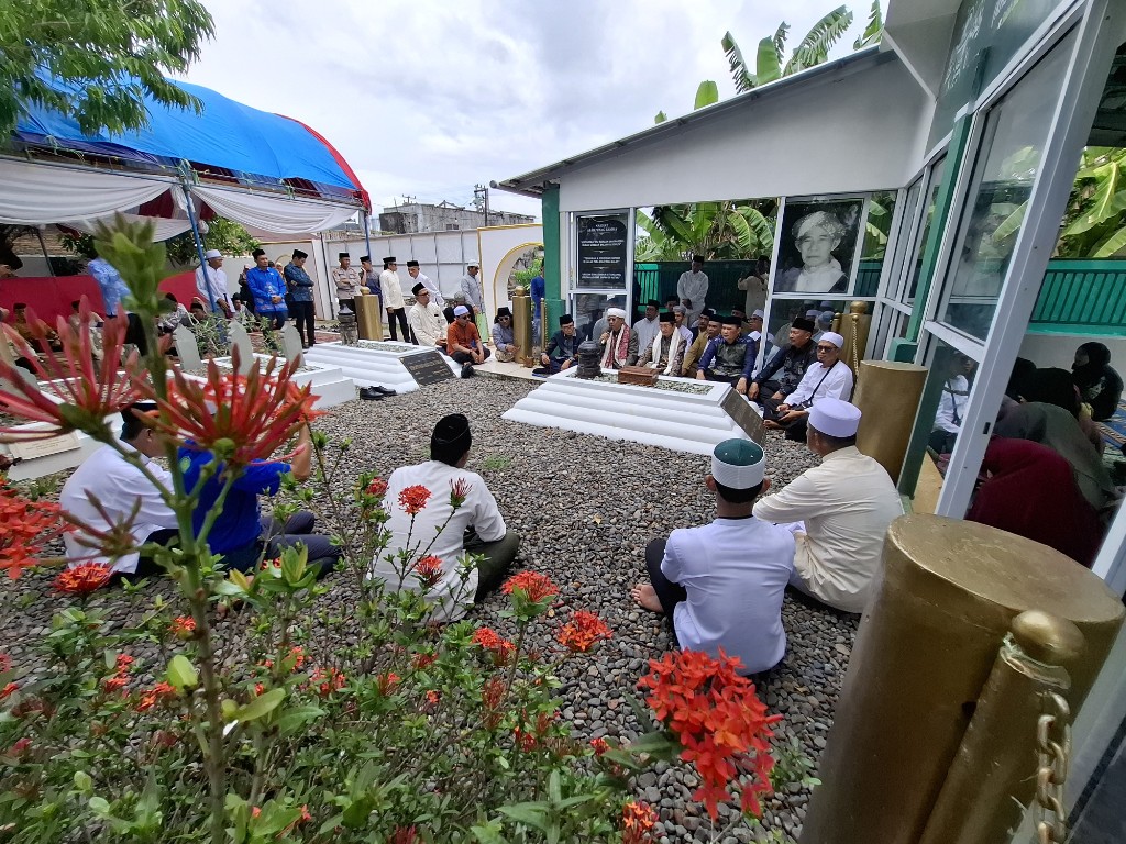 Menag Nasaruddin Umar ziarah makam muassis NU Sulsel, di Tambua, Kecamatan Lau, Maros.