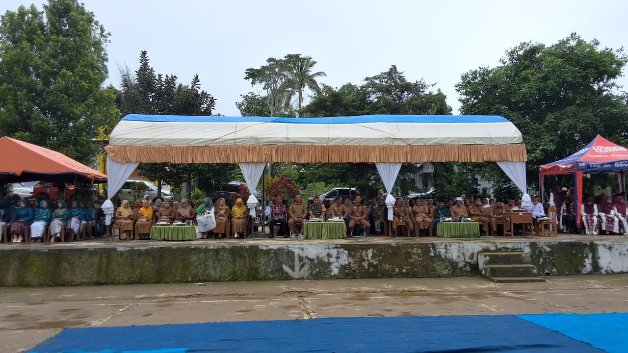 Acara digelar di lapangan madrasah
