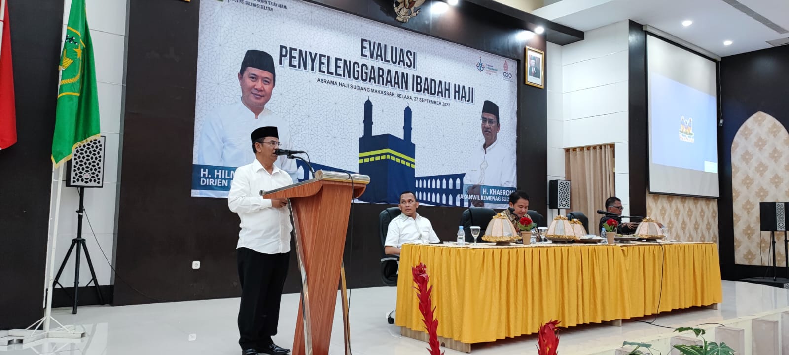 Kakanwil Kemenag Sulsel memberikan sambutan pada Rapat Evaluasi Penyelenggaraan Ibadah Haji Embarkasi Makassar