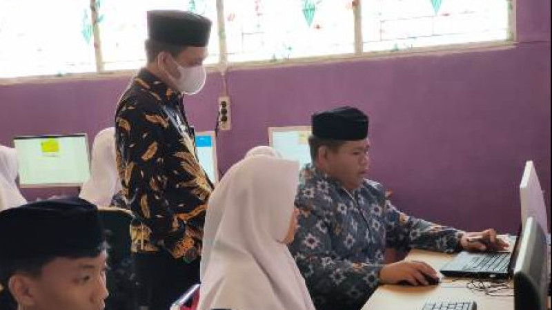 Kakan Kemenag Sidrap Pantau Pelaksanaan Anbk Berbasis Online Di Ppuw Benteng 5470