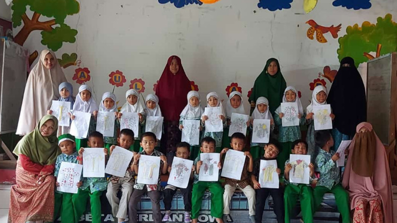Peringati Hari Batik Nasional Guru Dan Siswa Ra Ulil Albab Belajar Membatik