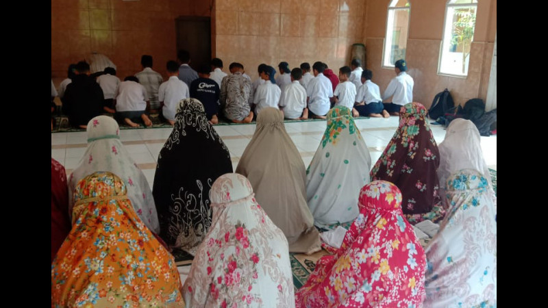 Bina Karakter Siswa Ma Yppi Sapobonto Melalui Shalat Dzuhur Berjamaah