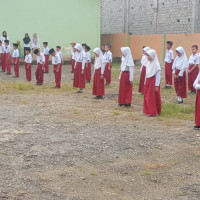 MIS Karama Gelar Upacara Bendera untuk Tingkatkan Kedisiplinan Siswa