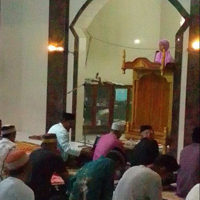 Siswi MTs Guppi Mattirowalie Tampil Percaya Diri Isi Ceramah Di Masjid Ni'matullah Cilibbo