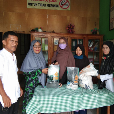 Penyaluran Zakat Fitrah MTs Muhammadiyah Bulukumba Kepada Perwakilan Dari LazisMu Bulukumba 