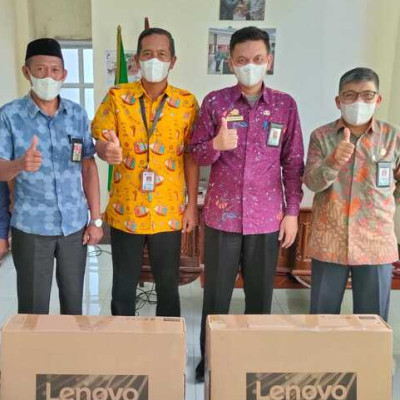 Kemenag Sidrap Serahkan 2 PC untuk Penzawa dan KUA Kecamatan Kulo