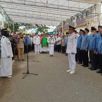 H. Jamaris Melayat ke Rumah Duka Almarhum Mantan Wakil Bupati Sinjai