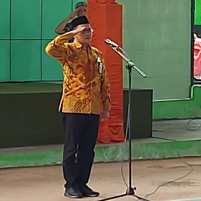 Ikbal Ismail Tampil Perdana Sebagai Pembina Apel di Kanwil Kemenag Sulsel
