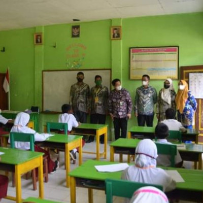 Kawal Langsung, H. Jamaris Pastikan Ujian Madrasah Berjalan Tanpa Kendala