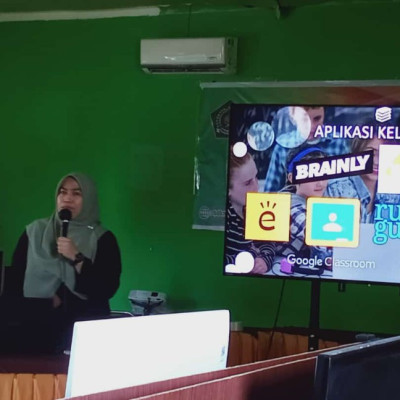 Nur Wafia Nur, Sampaikan Materi Edmodo dalam Pelatihan Guru TIK MTs PDWK