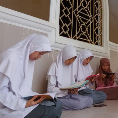 Siswa MA PP Nurul Falah Bulukumba Isi Jam Istirahat dengan Tahsin Al-Qur'an