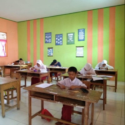 Siswa Kelas 6 MI Al-Khaerat Todonro Gelar Ujian Praktek