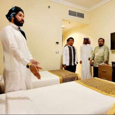 Tinjau Hotel Jemaah di Madinah, Menag: Dekat Nabawi dan Kondisi Siap