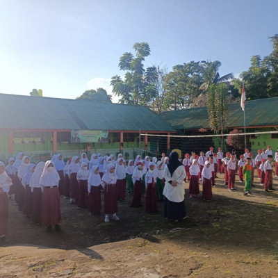 Peserta Didik MIN 3 Antusias Sambut Hari Pertama Masuk Madrasah