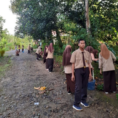 Pengurus OSIM MA Muhammadiyah Songing Gelar Bakti Sosial