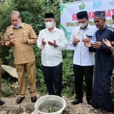 Kakanwil Kemenag Sulsel Bersama Bupati Sidrap Letakkan Batu Pertama RKB PP NU Al Anshar Bacu Bacue