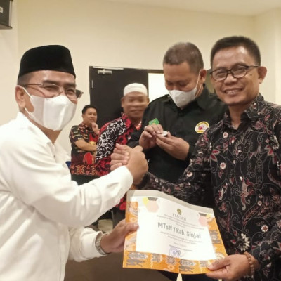 Menuju ZI, Kepala Madrasah MTsN 1 Sinjai Ikuti Pencanangan WBK-WBBM