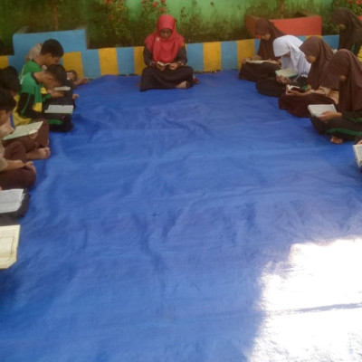 MTs Guppi Mattirowalie Gelar Yasinan Bersama Di Halaman Madrasah