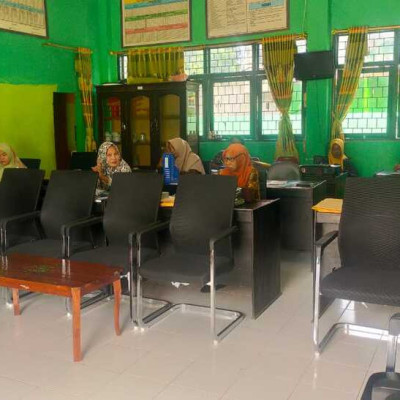 Guru MIN 7 Bulukumba Bahas Persiapan PAT dalam Rapat Bersama Kepala Madrasah