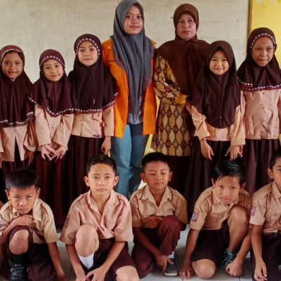 Kamad MIS Karama, Melepas Mahasiswi UNM Usai Menjalani PKL Selama Sepekan