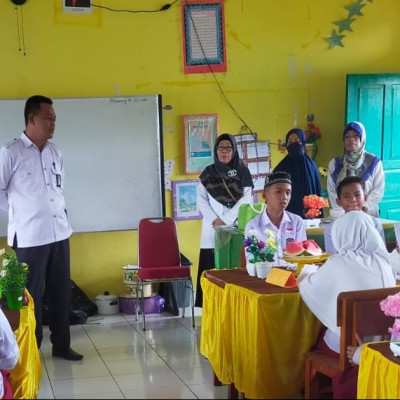 Finish Ujian, Murid MIN 7 Bone Adakan Mabar di Kelas