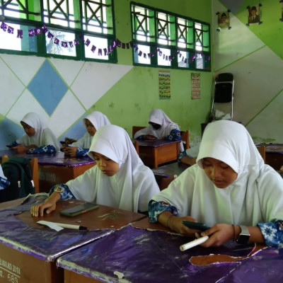 Implementasi Aplikasi E-Learning Madrasah Pada PAT MTsN 2 Bone