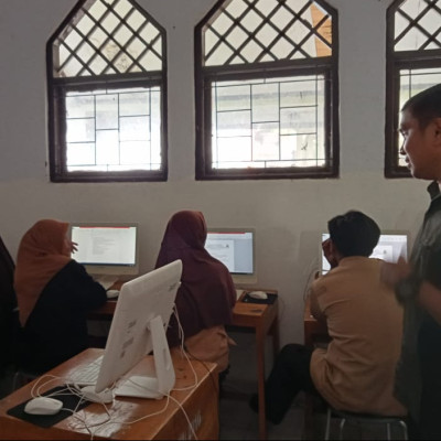 Hari Pertama PAT Semester Genap TP 2021/2022 Berbasis Komputer di Ponpes Darul Ilmi Al-Islamy Dongkokang