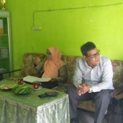 Monitoring Pelaksanaan PAT di MTs Darul Ulum Muhammadiyah, Pengawas Bina Semangati peserta ujian.