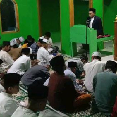 Humas PP As’adiyah Galung Beru Cerahkan Santri Melalui Pengajian Kitab Kuning