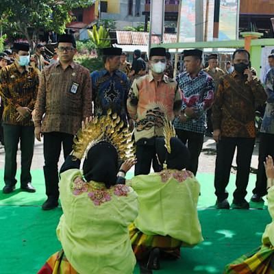 Launching Madrasah Digital Khaeroni Taklukkan Langit Dan Bumi