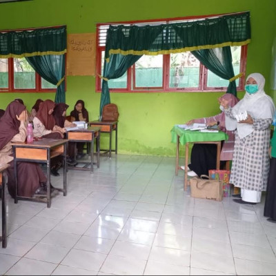 Sosialisasi Kesehatan, Puskesmas Batuara Bagikan Tablet Tambah Darah Siswa MA Guppi Gunung Jati